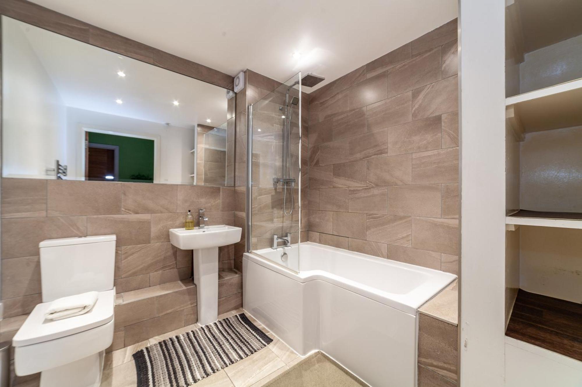 Magnificent 2 Bedroom Flat, Caledonian Road Apartament